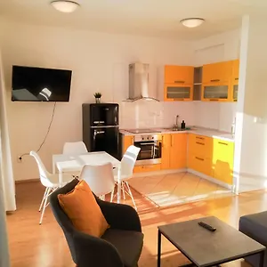 yellow-apartment.ostravahotels.net/