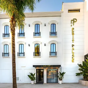 فندق Petit Palace 